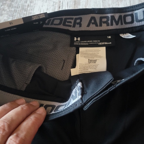 Under Armour Boy’s UA Heat Gear Performance Shorts NWT - Picture 3 of 3